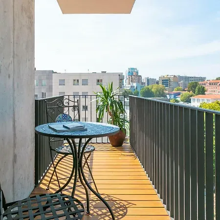 Insight Cedofeita- Parking, Balconies & Ac פורטו