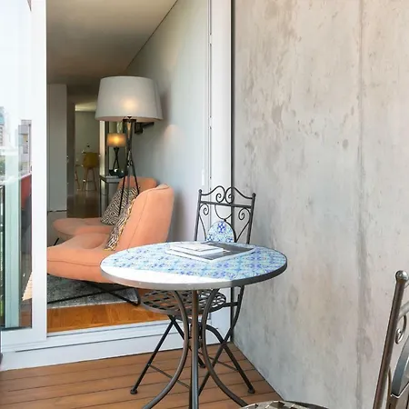Insight Cedofeita- Parking, Balconies & Ac פורטו